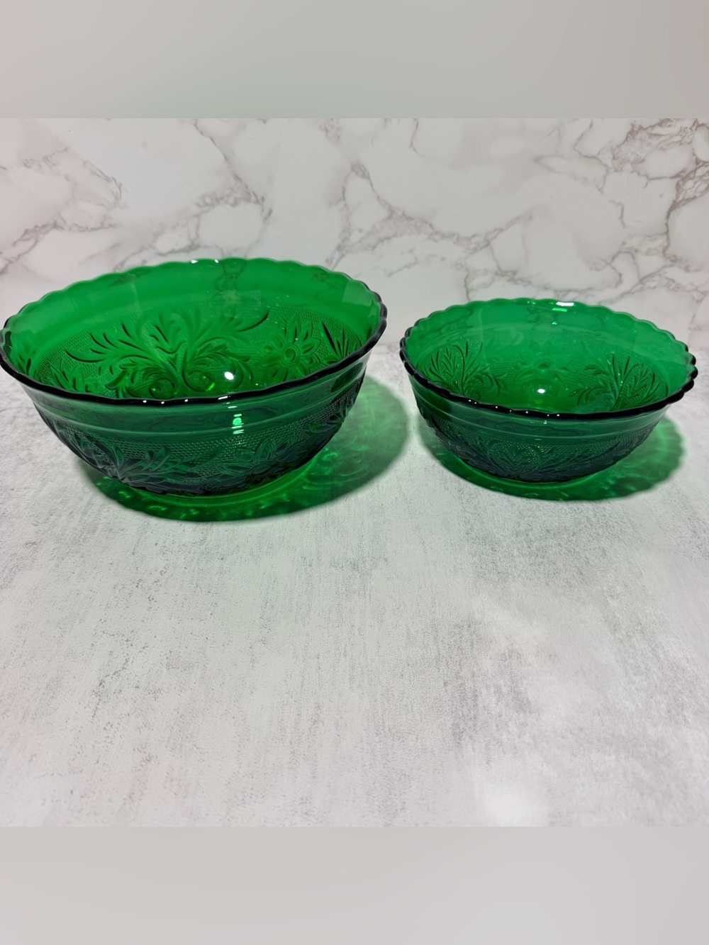 Vtg Tiara Exclusives Emerald Green Daisy & Scroll Glass Nesting Bowls-Set of 2